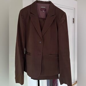 European Sleek and Fitted Women's Brown Suit